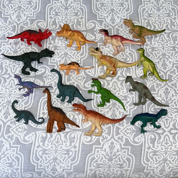 Other - Mix and Match 16 piece dinosaur set